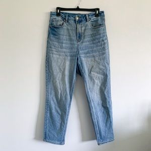 American Eagle Light Wash Stretch Curvy Mom Jean - Women’s Size 8